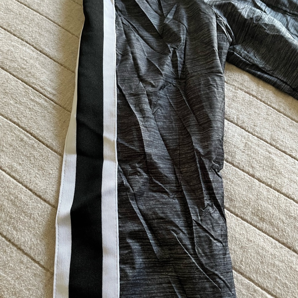 Lakers Windbreaker. - Picture 4 of 10